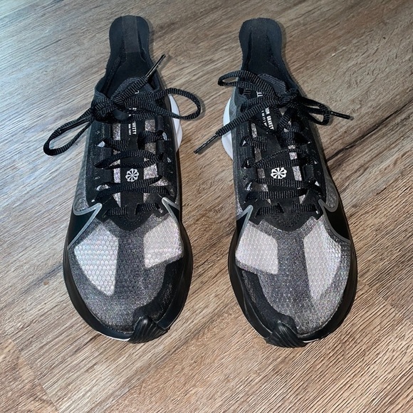 NWOT Nike woman’s zoom sneakers size - 7 - Picture 1 of 6